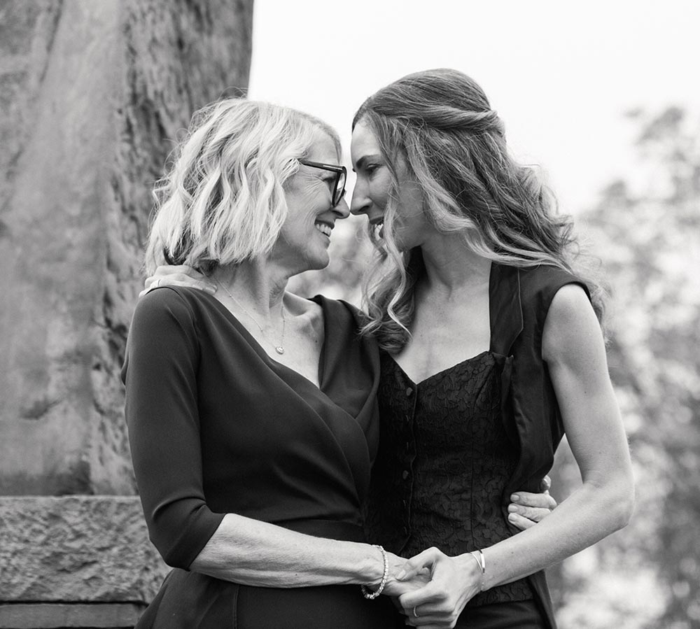 julieandcaroline101423-3000-1000px